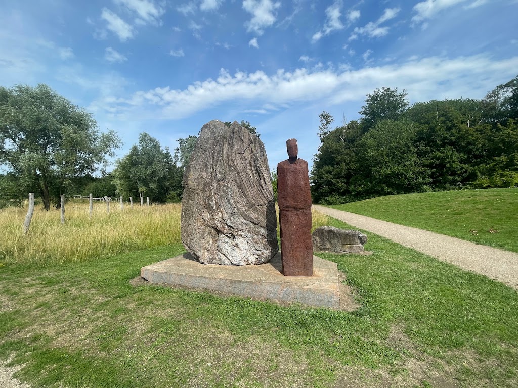 skulptur-ved-en-sten-3.jpeg