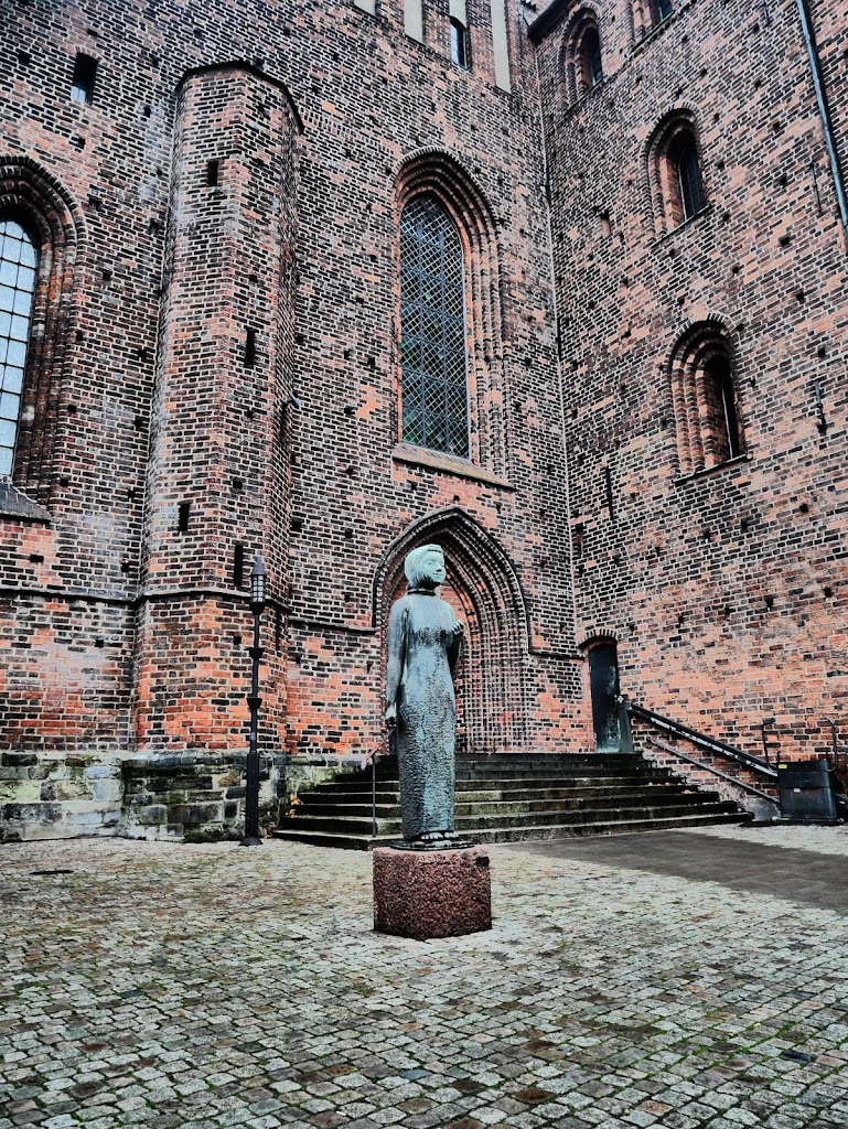 sculpture-of-woman-0.jpeg