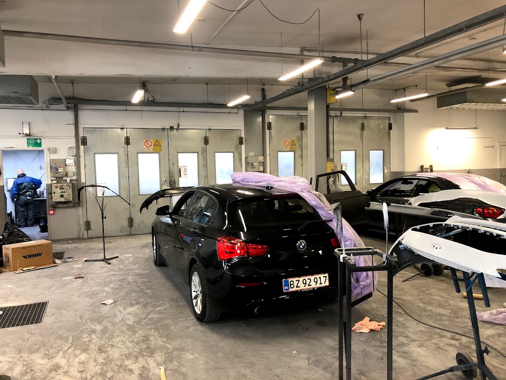 tesla-skadecenter-vaerksted-elkjaergruppen-ballerup-tesla-approved-body-shop-7.jpeg