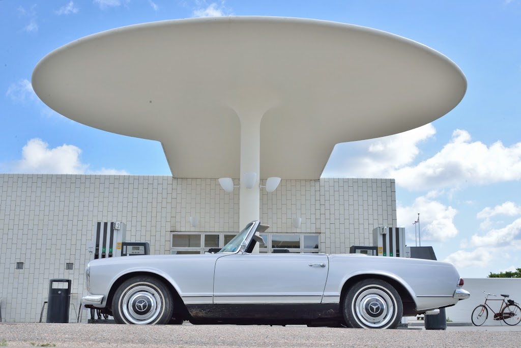 arne-jacobsen-gas-station-and-ice-cream-parlor-7.jpeg
