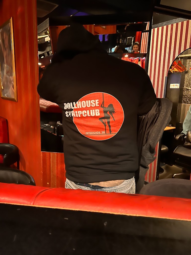 dollhouse-striptease-nightclub-16.jpeg
