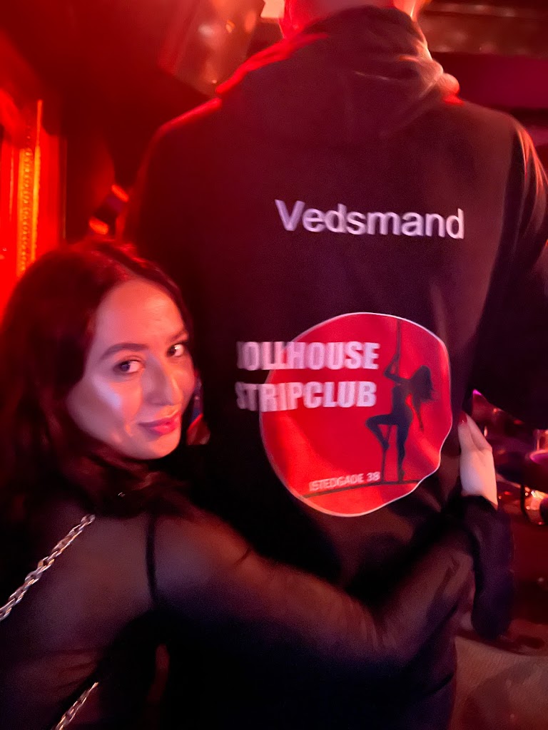 dollhouse-striptease-nightclub-18.jpeg