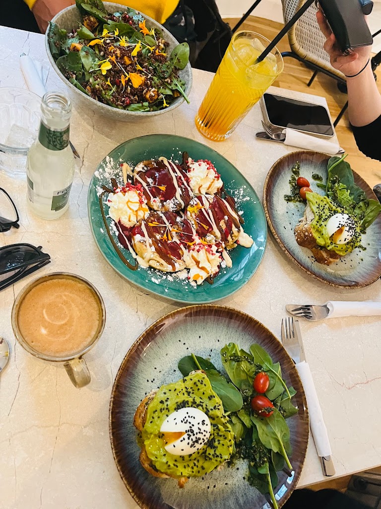 cafe-feel-good-and-eatery-6.jpeg