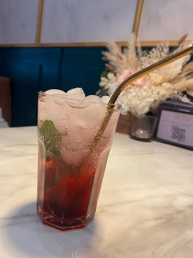 cafe-la-vie-1.jpeg