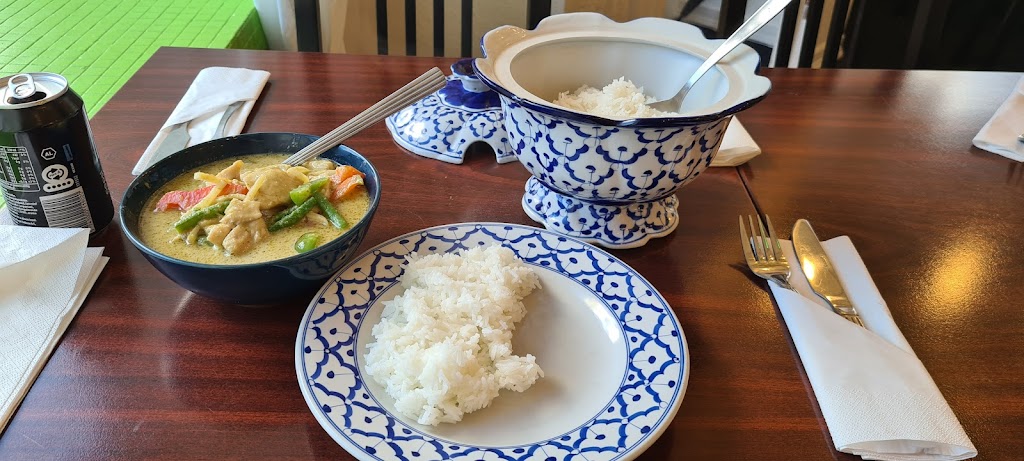 chawalas-thai-take-away-restaurant-5.jpeg