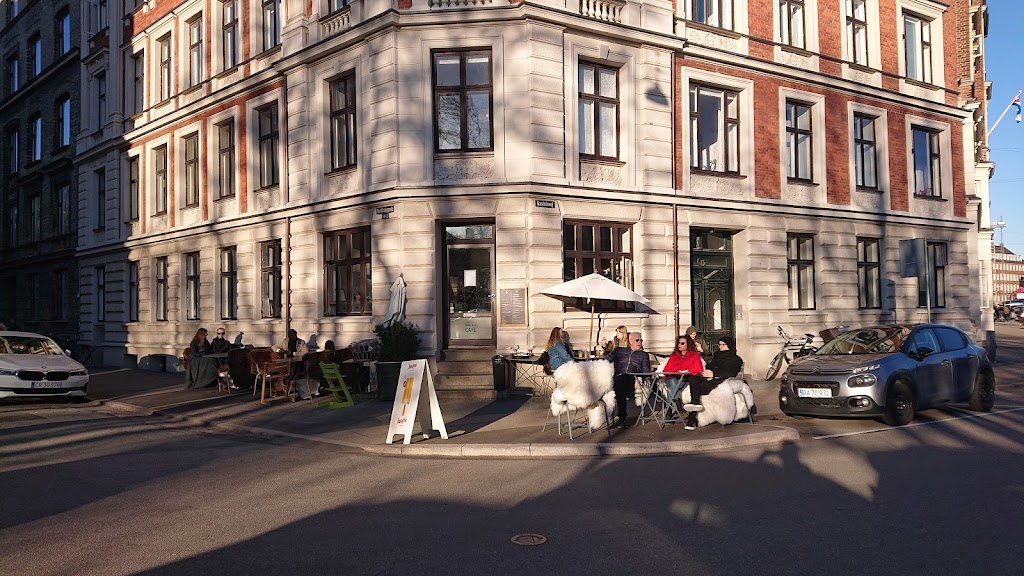 den-lille-cafe-3.jpeg
