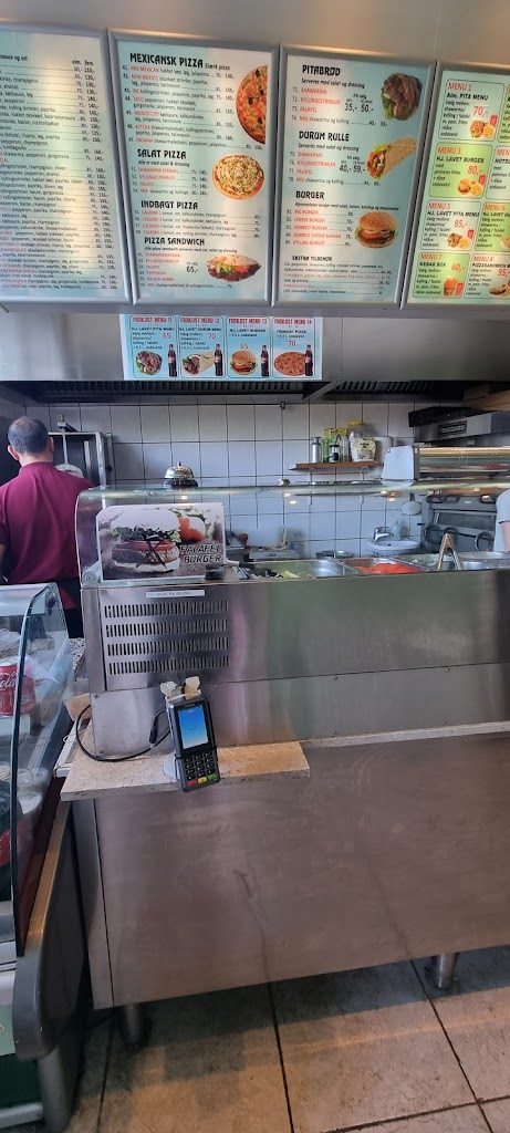 duniyas-shish-kebab-pizza-3.jpeg