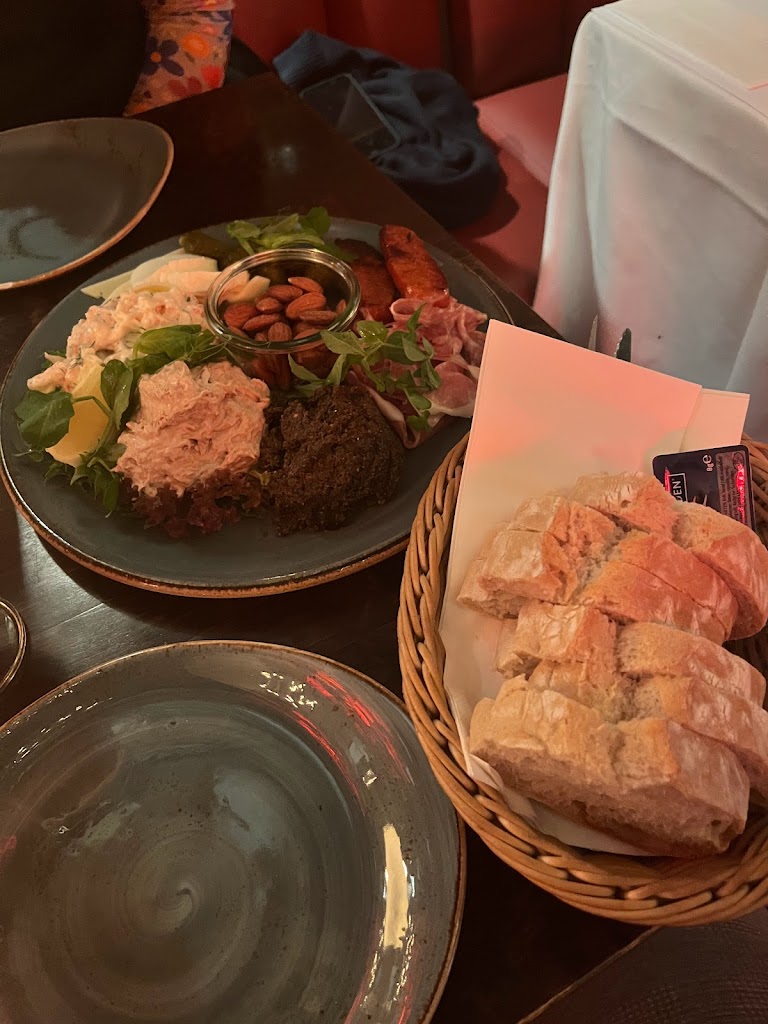 hoppes-cafe-bar-13.jpeg