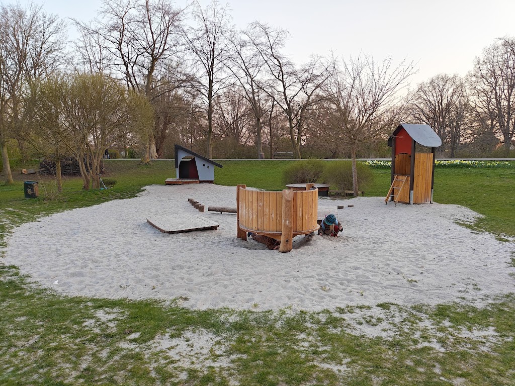 legepladsen-i-vigerslevparken-ved-stakhaven-1.jpeg