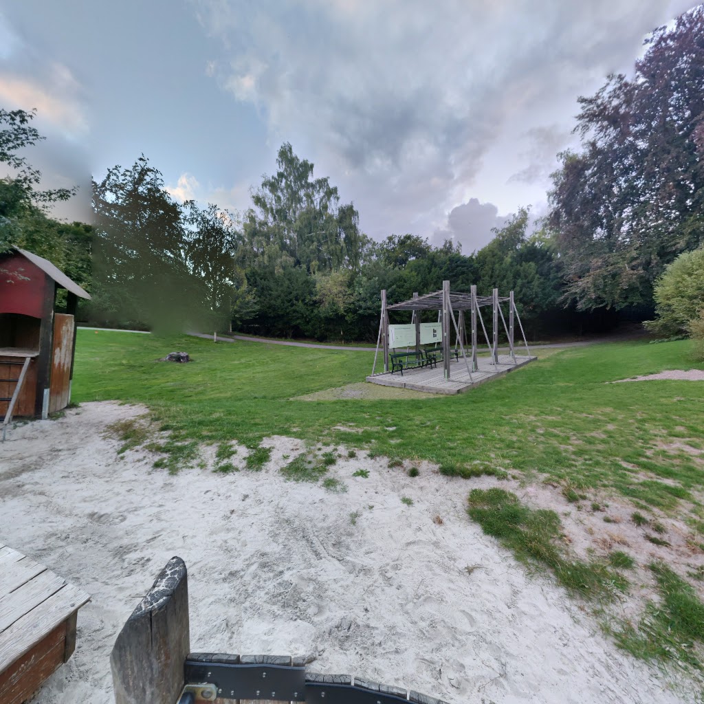 legepladsen-i-vigerslevparken-ved-stakhaven-11.jpeg