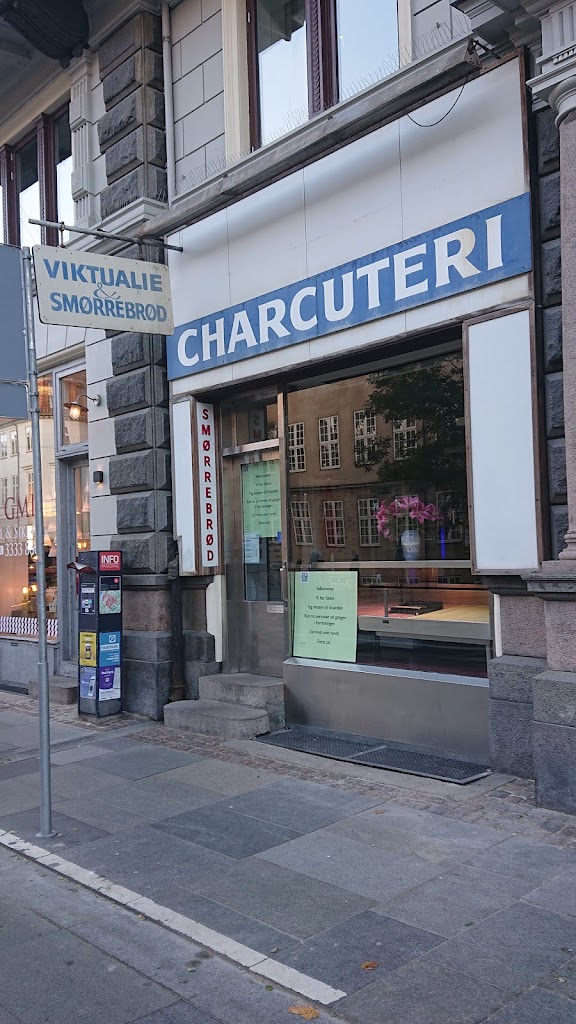 radhus-smorrebrod-1.jpeg