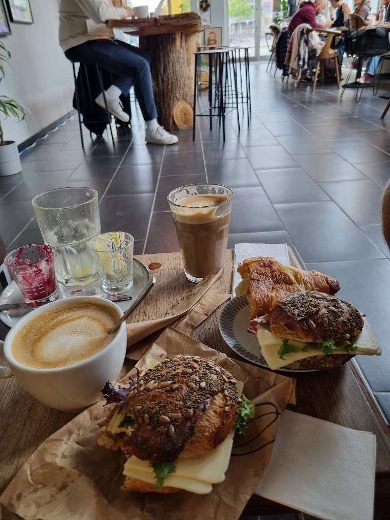 riccos-coffee-shop-14.jpeg
