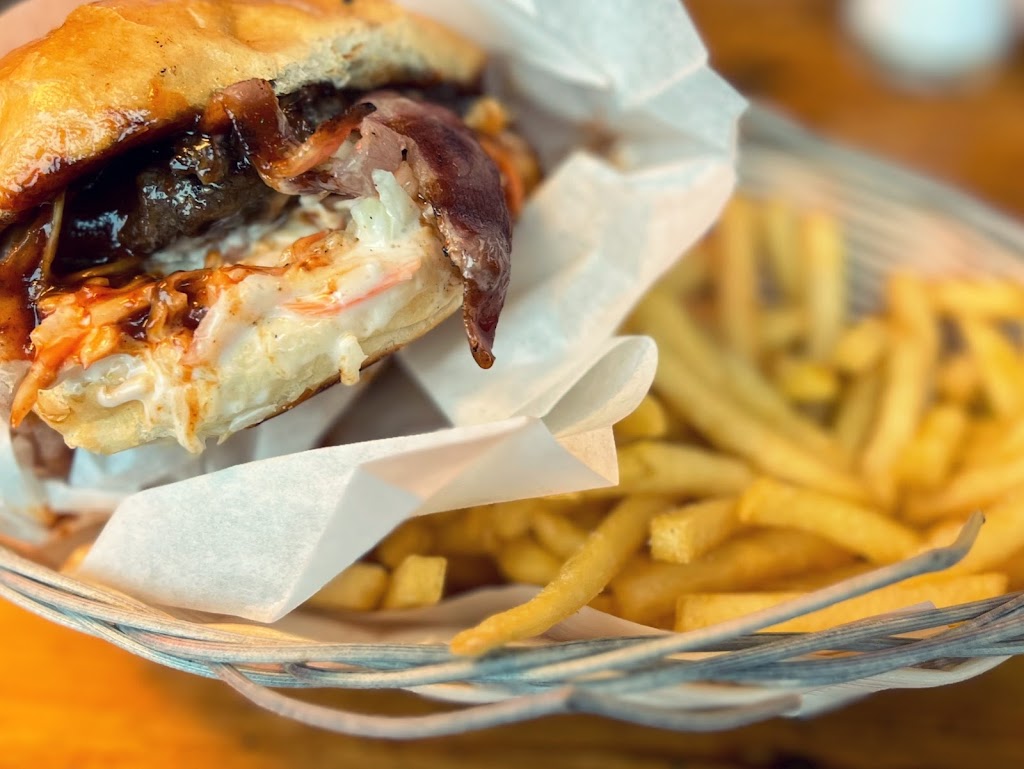tommis-burger-joint-2.jpeg
