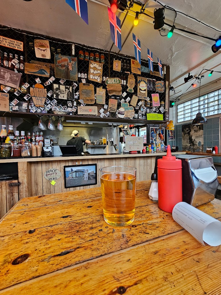 tommis-burger-joint-3.jpeg