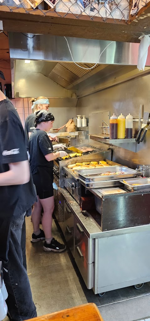 tommis-burger-joint-8.jpeg