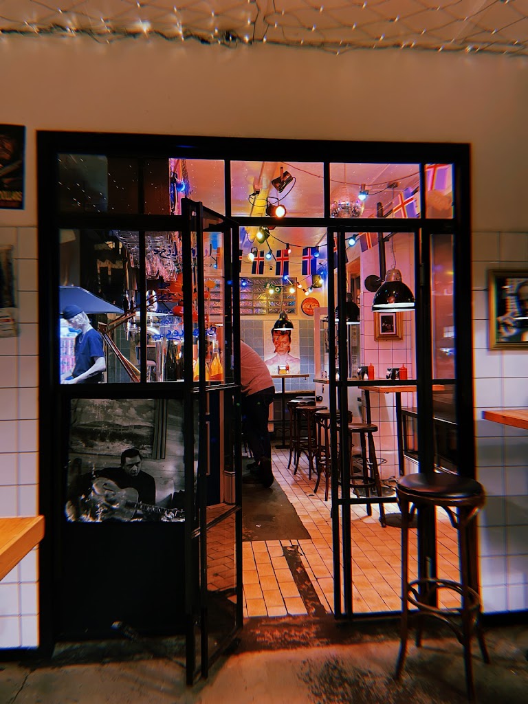 tommis-burger-joint-9.jpeg