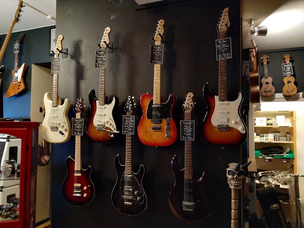 woodstock-guitars-17.jpeg