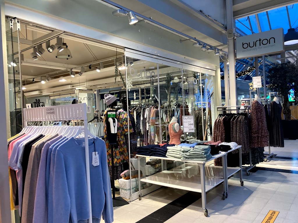 burton-exclusively-for-women-2.jpeg