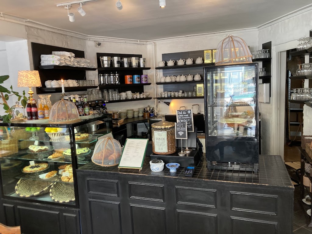 maudes-salon-17.jpeg