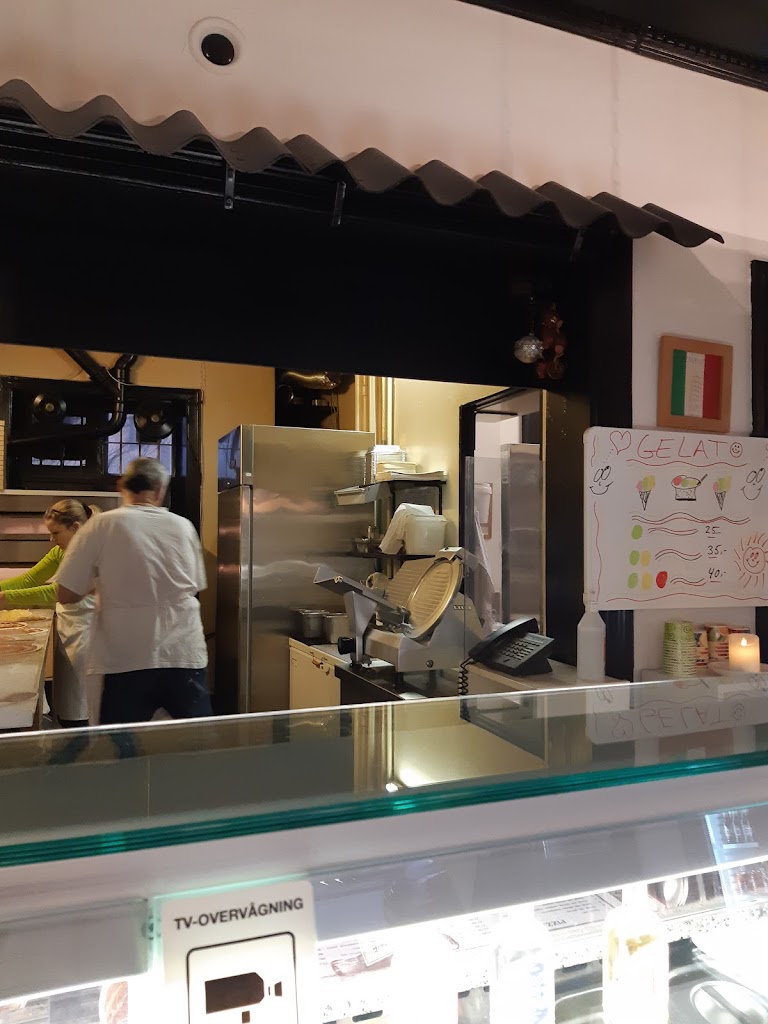benvenuti-pizzeria-gelateria-15.jpeg