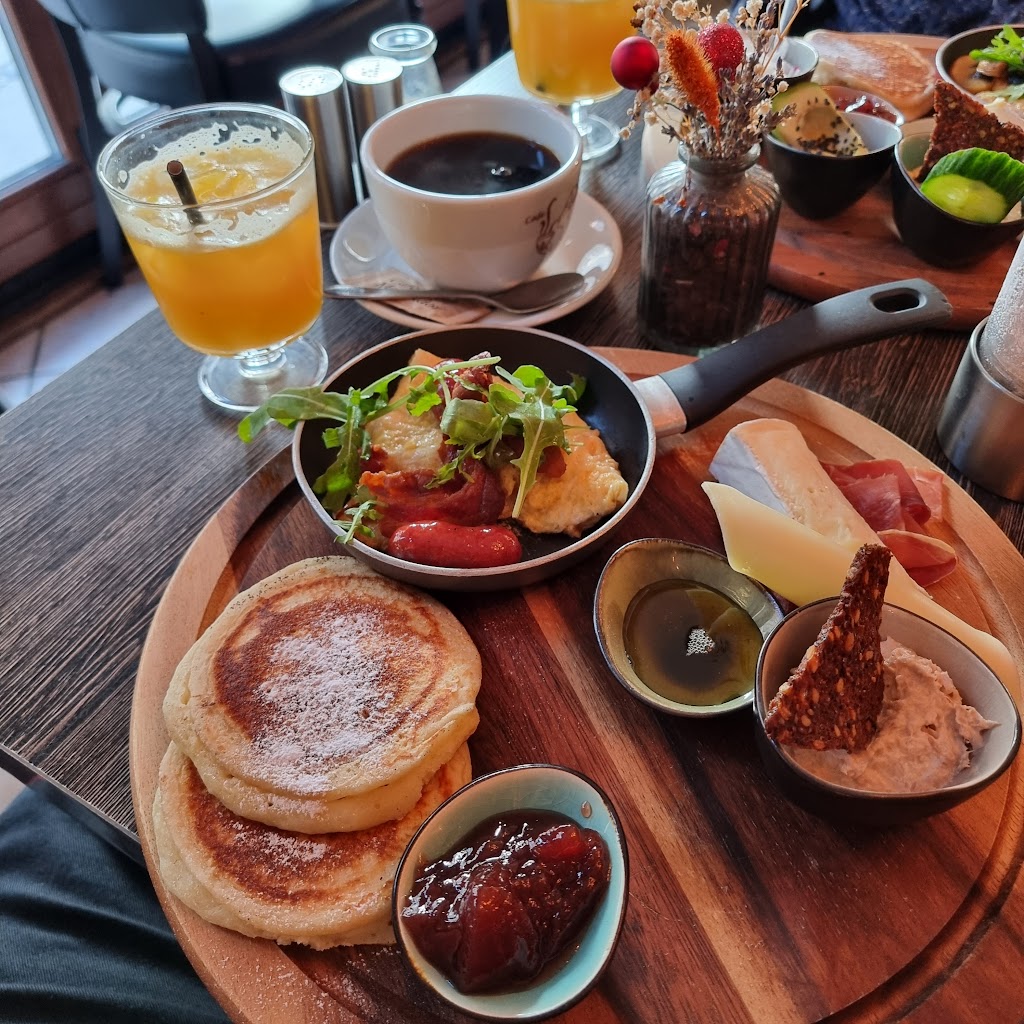 cafe-moccador-0.jpeg
