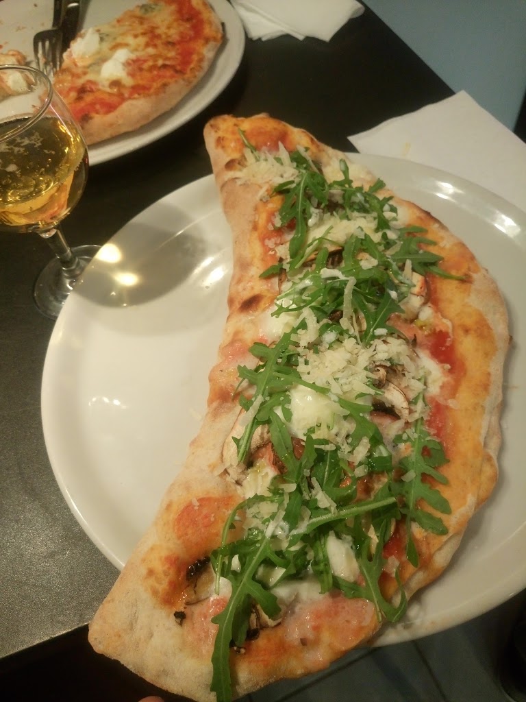 la-tradizionale-pizzeria-8.jpeg