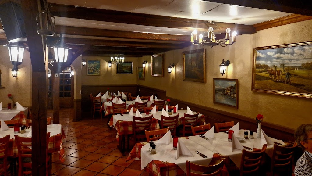 bollinis-familie-restaurant-1.jpeg