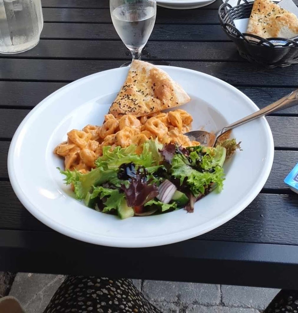 bollinis-familie-restaurant-6.jpeg