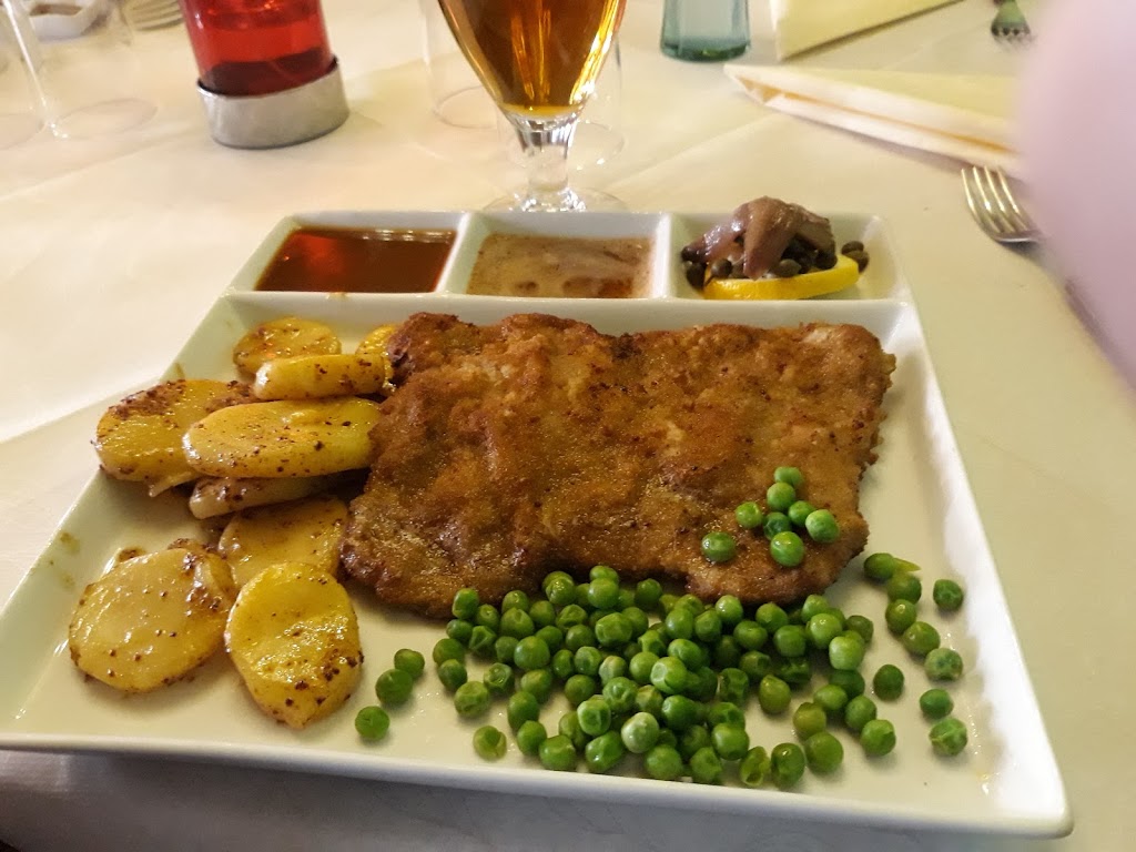 bollinis-familie-restaurant-8.jpeg
