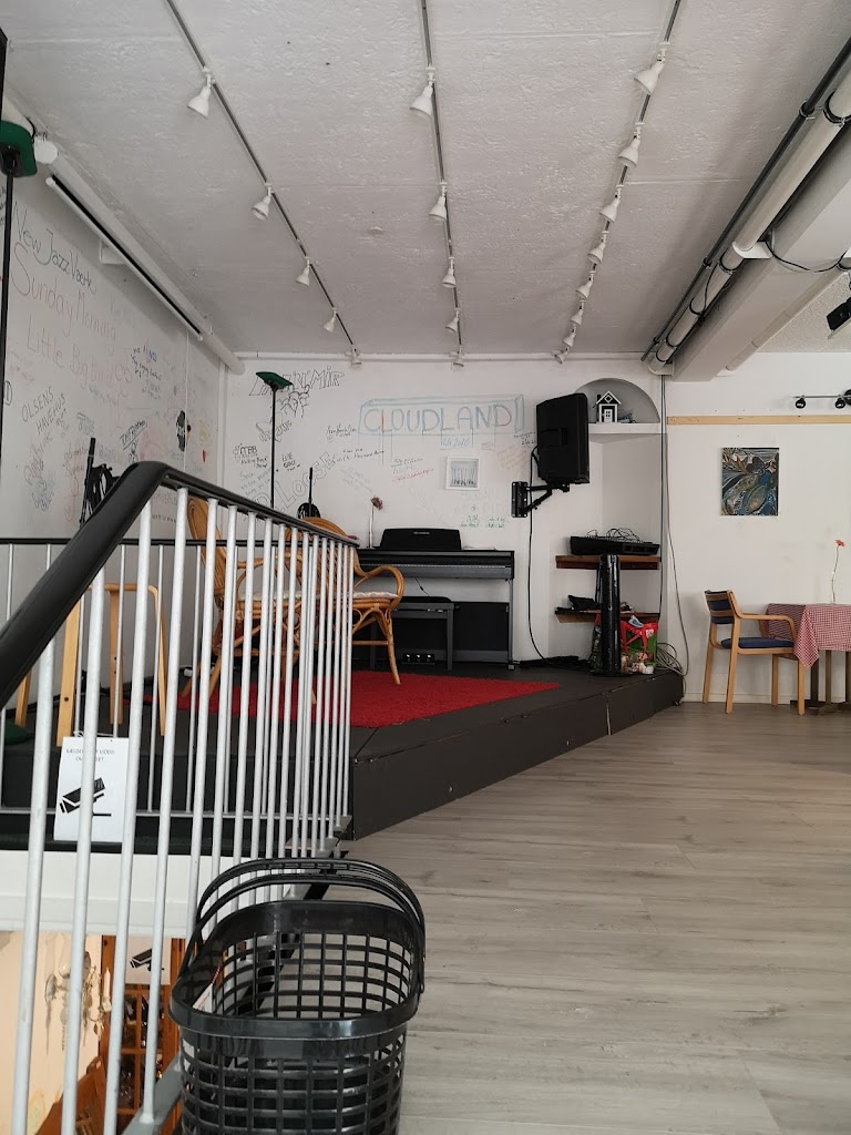 cafe-karl-e-3.jpeg