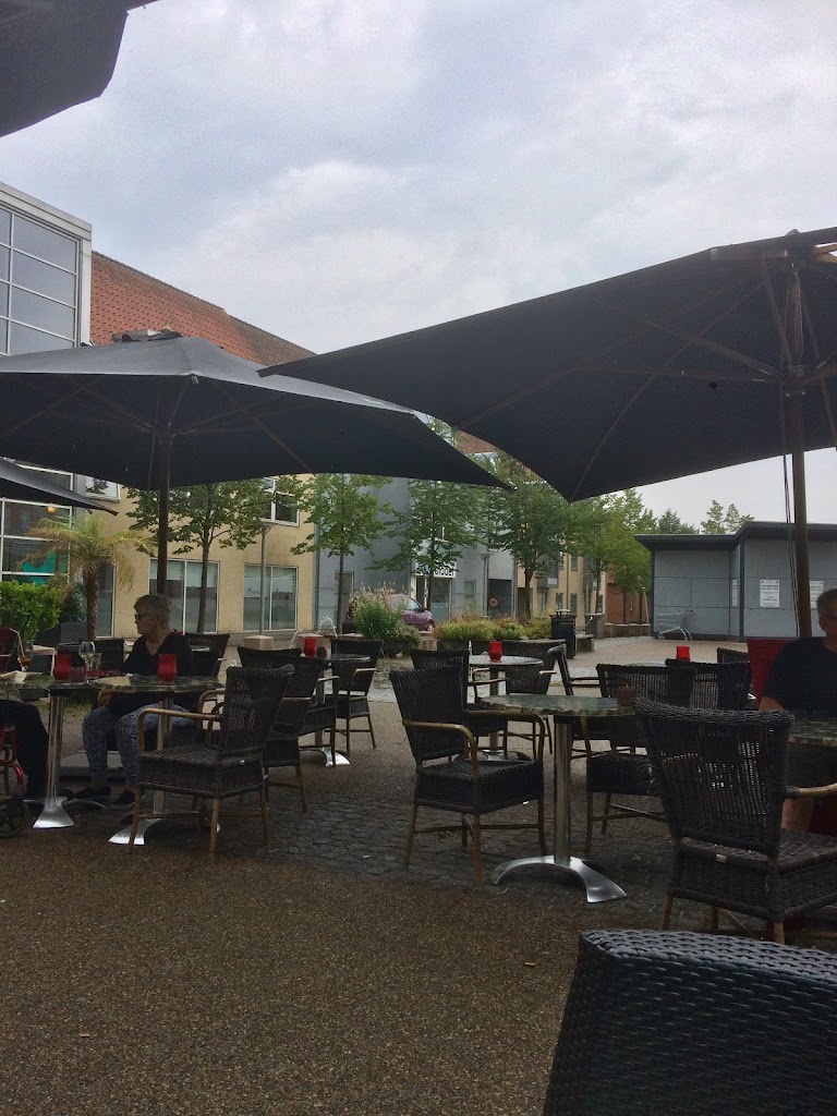 cafe-de-lune-3.jpeg
