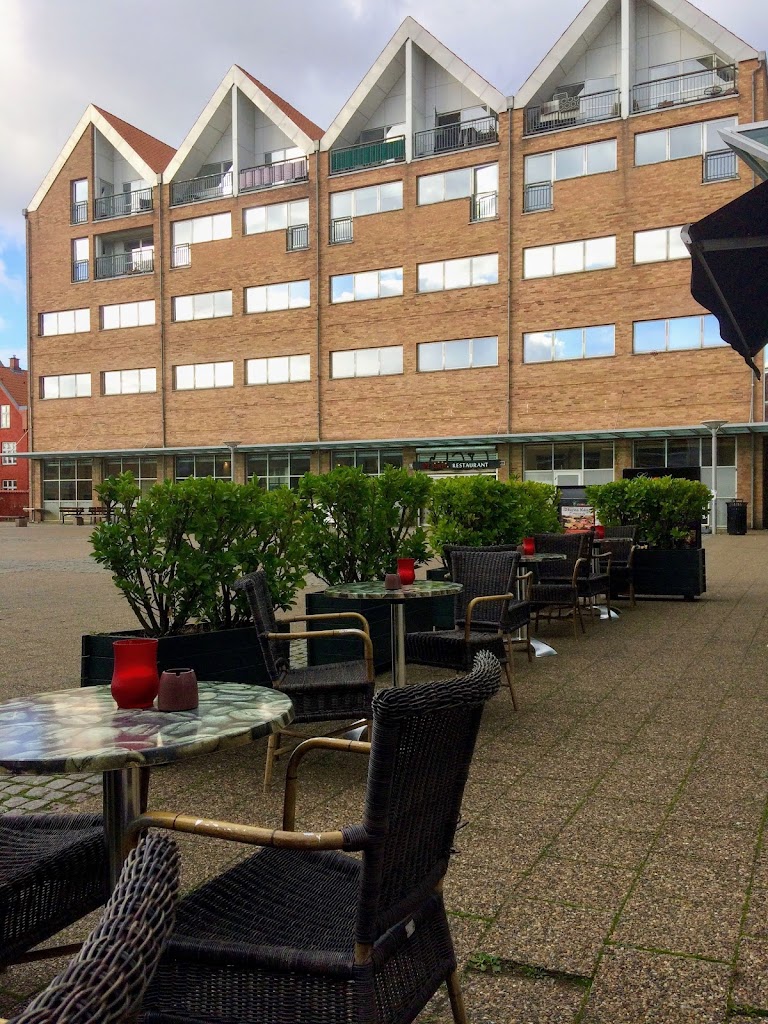 cafe-de-lune-7.jpeg