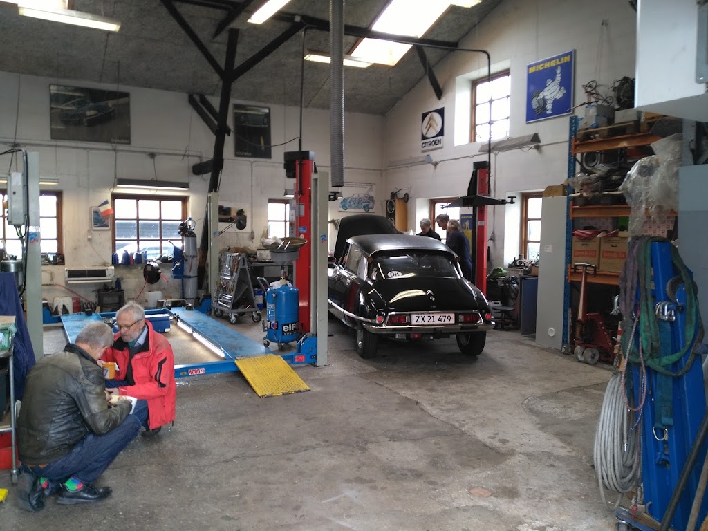 retro-garage-16.jpeg
