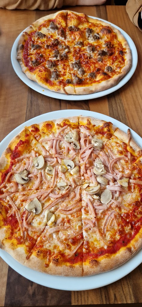 ninos-pizzabar-3.jpeg