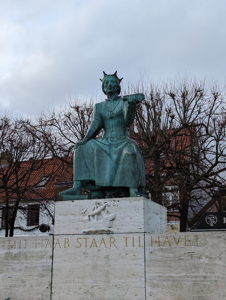 eric-of-pomerania-statue-2.jpeg