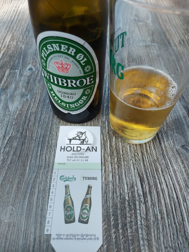 hold-an-4.jpeg