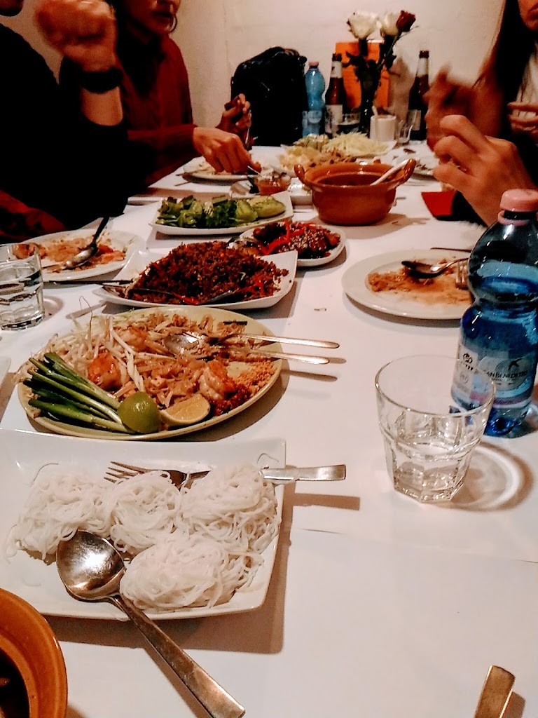 tuk-thai-take-away-13.jpeg