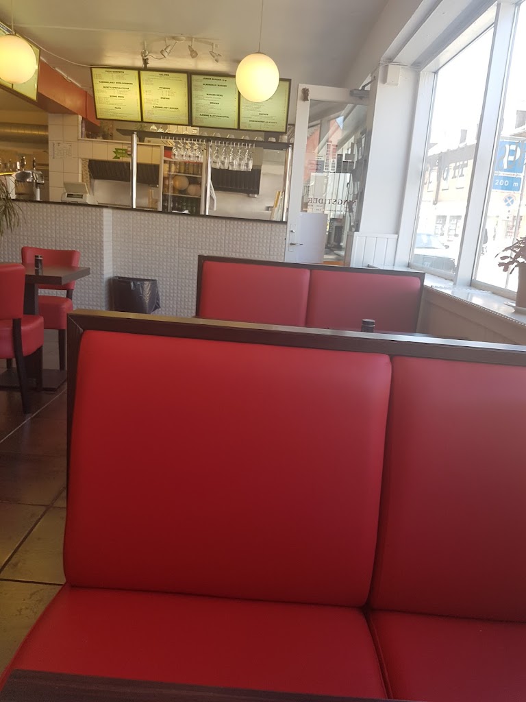mama-olgas-pizzaria-steakhouse-6.jpeg