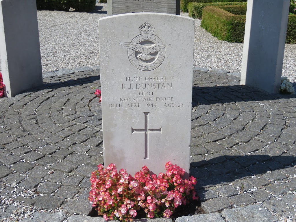 raf-krigsgrave-raf-war-graves-8.jpeg
