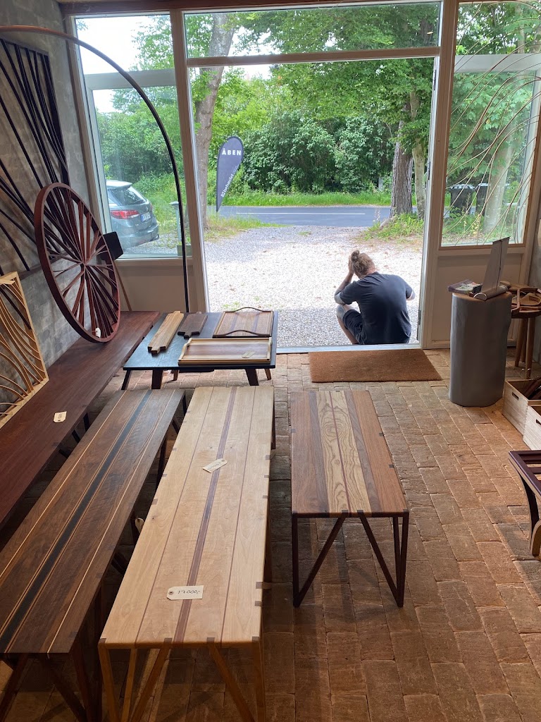 behovlet-kunst-og-mobler-i-trae-7.jpeg