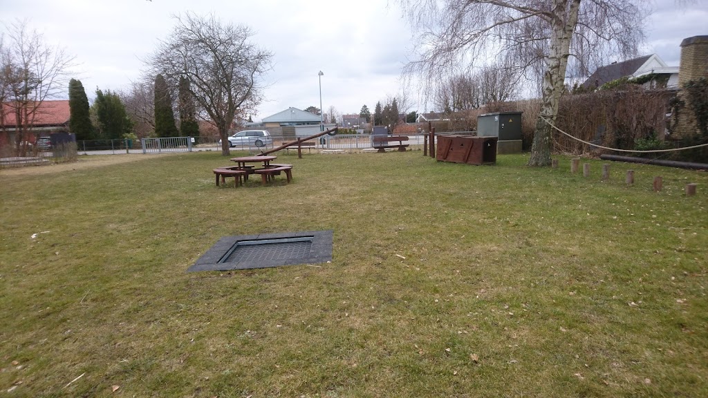 playground-with-tire-swing-amani-3.jpeg