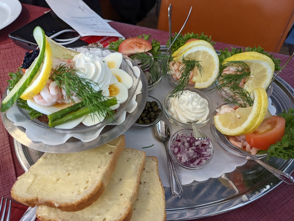 allekroen-airport-steakhouse-bar-17.jpeg