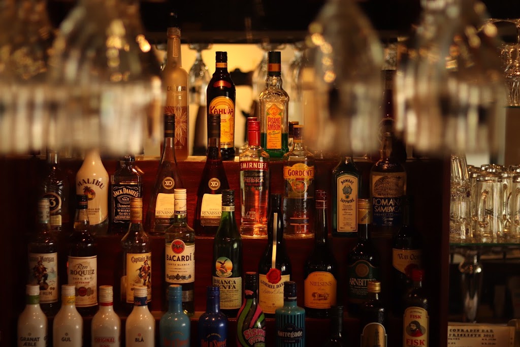 allekroen-airport-steakhouse-bar-6.jpeg