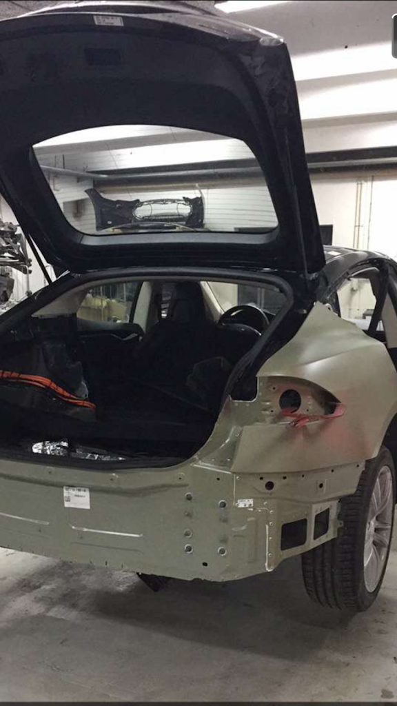 elkjaer-group-tesla-approved-bodyshop-11.jpeg