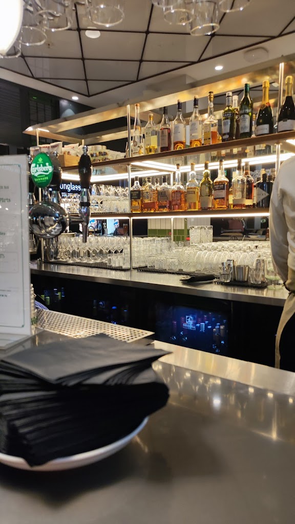 le-sommelier-bar-bistro-15.jpeg