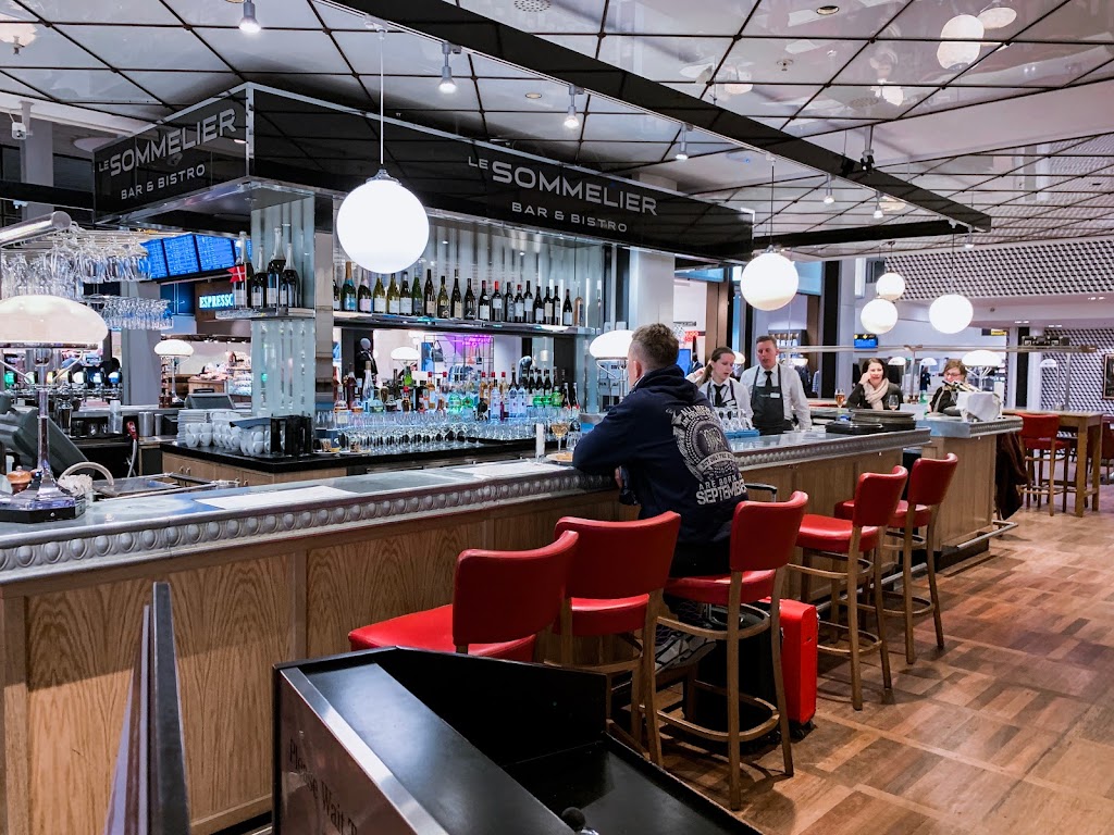 le-sommelier-bar-bistro-3.jpeg