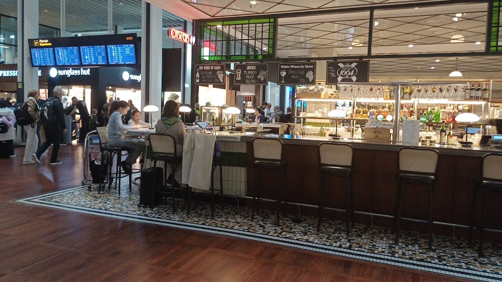 le-sommelier-bar-bistro-7.jpeg