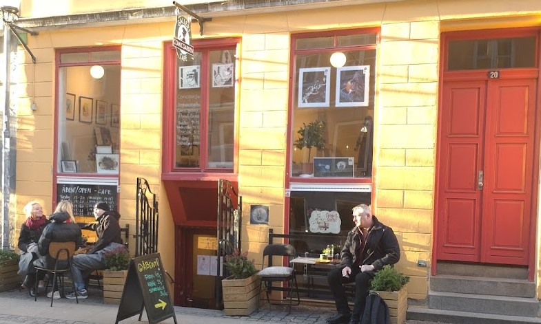 comicgarden-galleri-cafe-0.jpeg