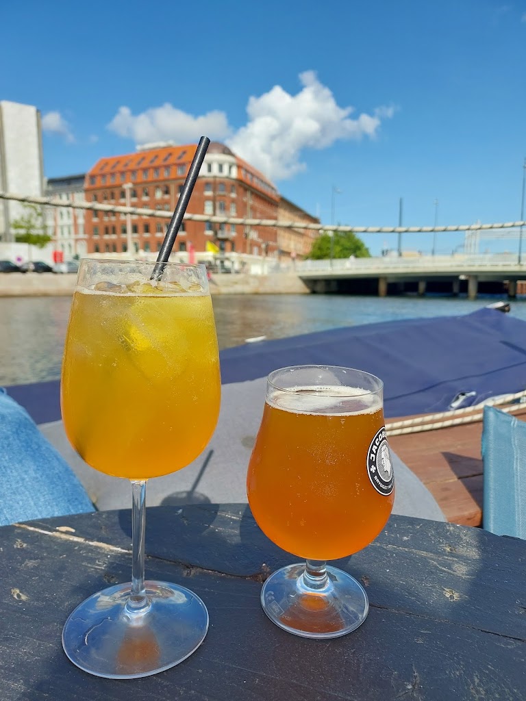 kayak-bar-9.jpeg