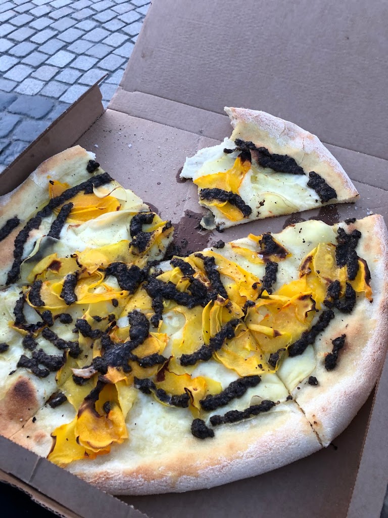 pizza-huset-8.jpeg